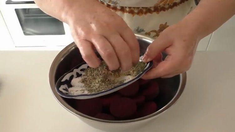 Kako peći repe u pećnici u foliji za priloge i salate