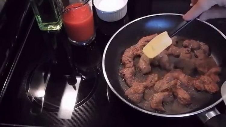 Fry the liver to cook