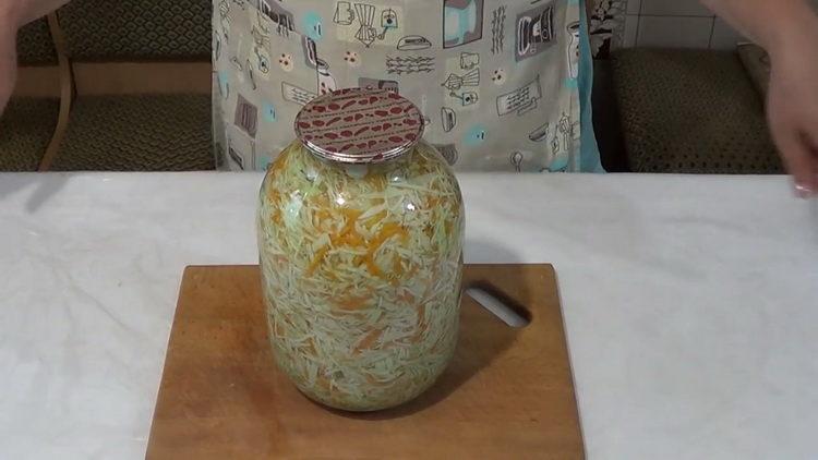 Winter cabbage in a jar - a simple recipe