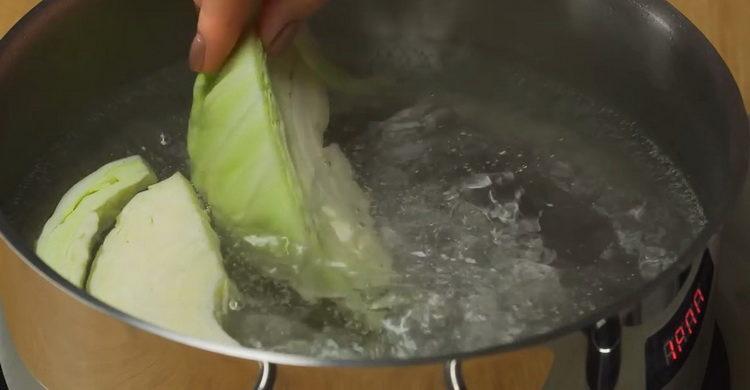 To cook, boil cabbage