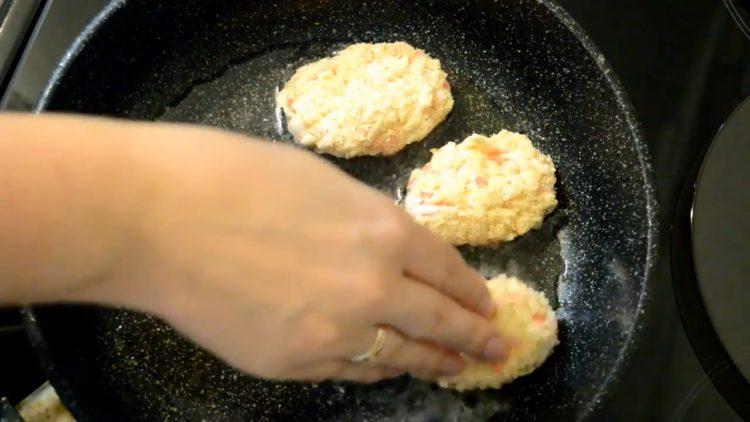 To prepare the dish, fry the patties