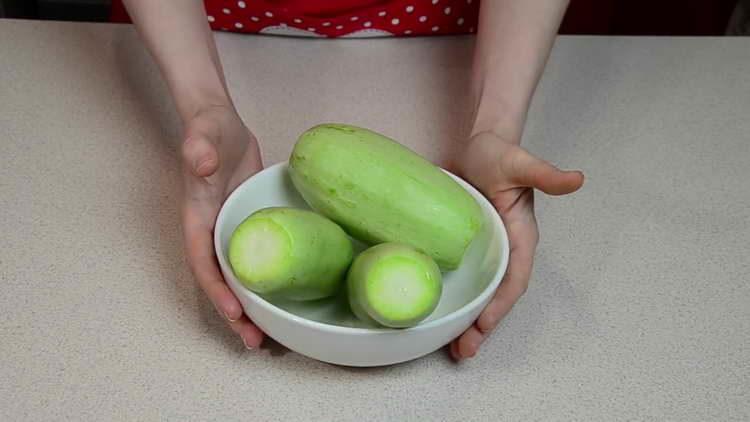 laver et nettoyer la courge