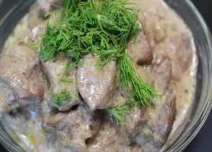 Step by step recipe for chicken liver in sour cream sauce with photo