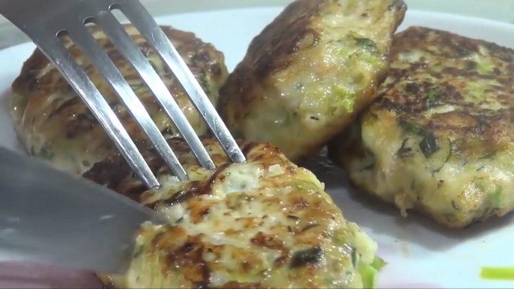 Galettes de poulet copieuses et savoureuses avec courgettes