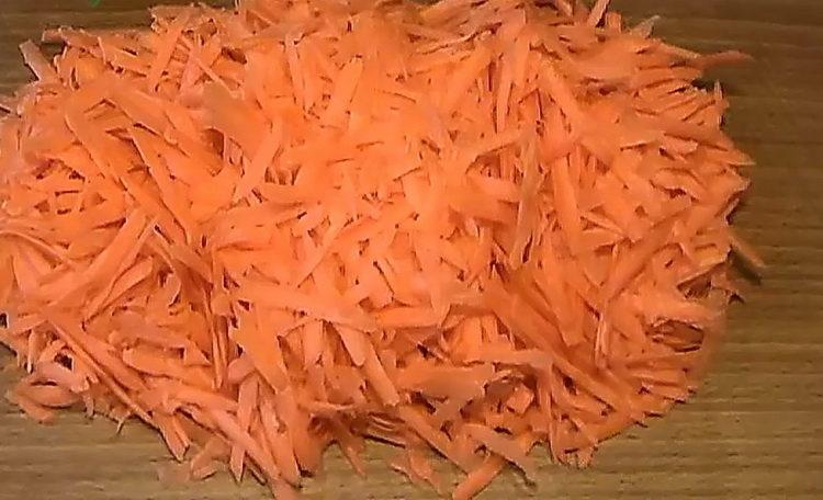 lecho aux oignons cuits avec des carottes