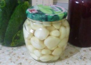 the recipe for the most delicious pickled garlic for the winter