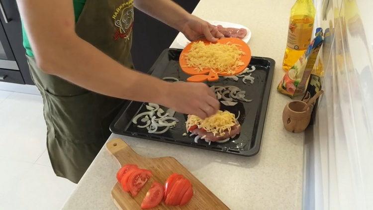 Mettez le fromage pour préparer le plat