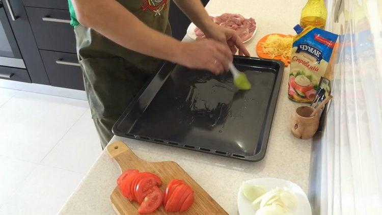 Pour la cuisson, huiler une plaque à pâtisserie