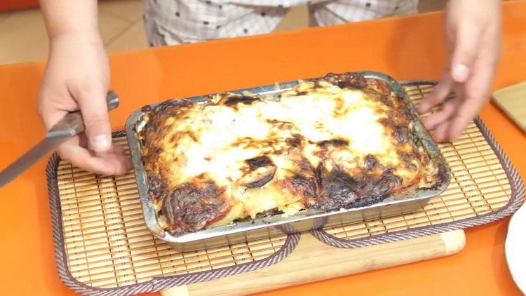 Viande française avec de la viande hachée selon une recette étape par étape avec photo