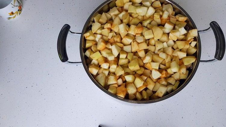 Pour les pommes, hachez les pommes