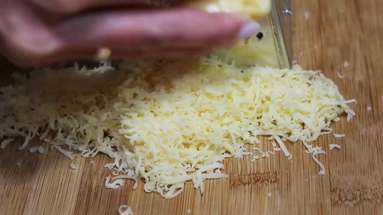 Cuisson des crêpes de courgettes au fromage