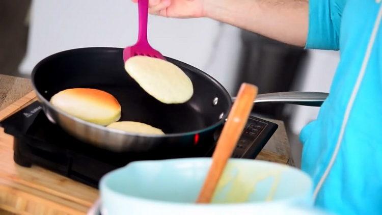 Freír panqueques para cocinar