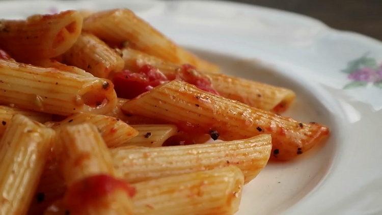 handa na ang pasta na may mga kamatis