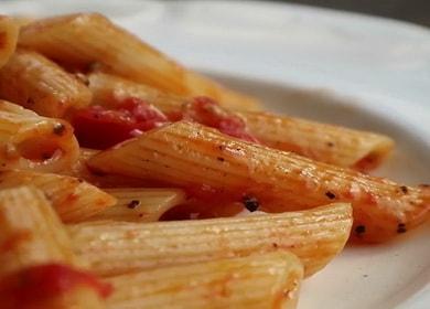 A simple recipe for pasta with tomatoes 🍝