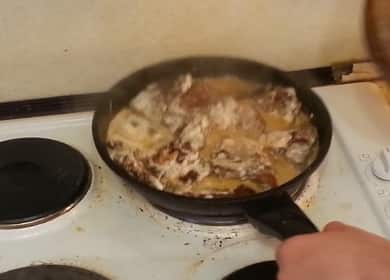 Comment apprendre à cuisiner un délicieux foie de bœuf frit avec des oignons dans une recette simple