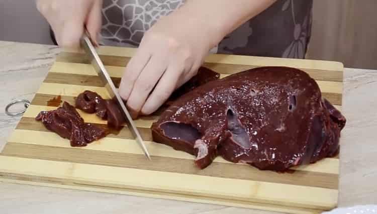 Cocinar el hígado en crema agria