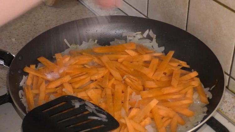 Freír verduras para cocinar