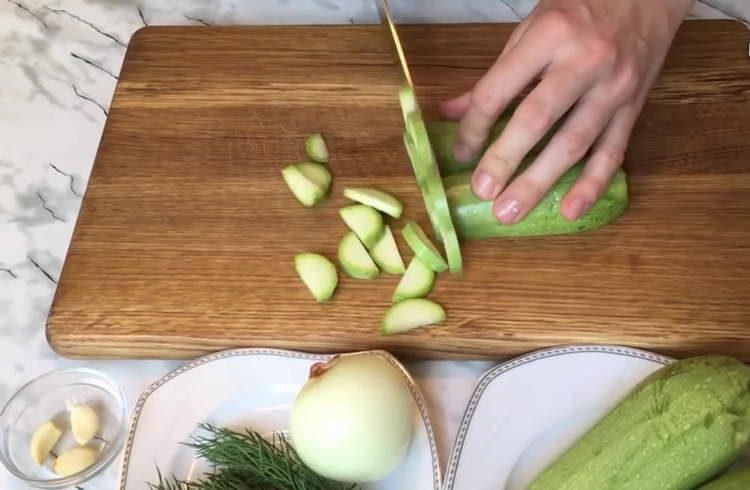 couper les courgettes en tranches