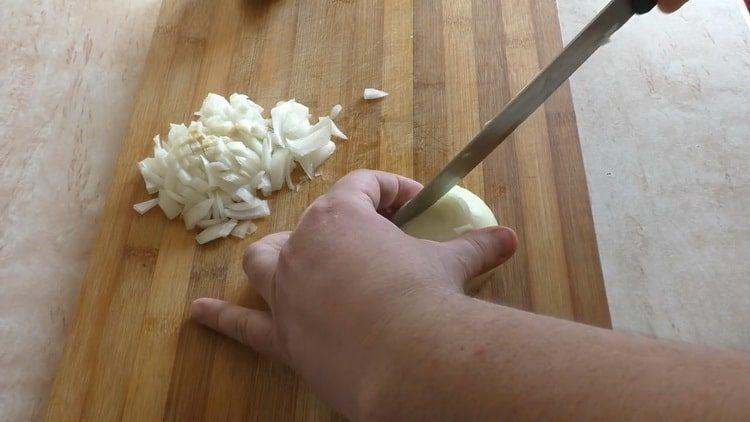 Comment la sauce est-elle préparée à partir du foie