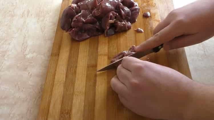 Para cocinar, corta el hígado