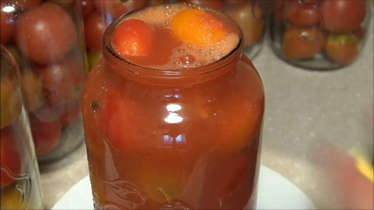 Tomates dans leur propre jus pour l'hiver sans vinaigre
