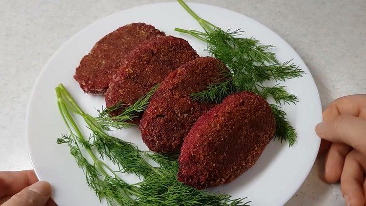 Lean beet patties according to a step by step recipe with photo