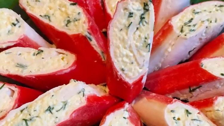 bâtons de crabe rouleaux prêts