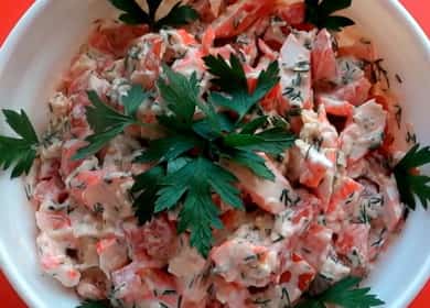 How to learn how to cook a delicious salad with crab sticks and tomatoes 🍅