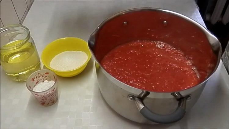 Prepare the tomatoes for cooking