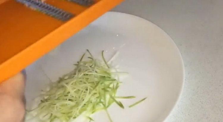 Cooking zucchini salad