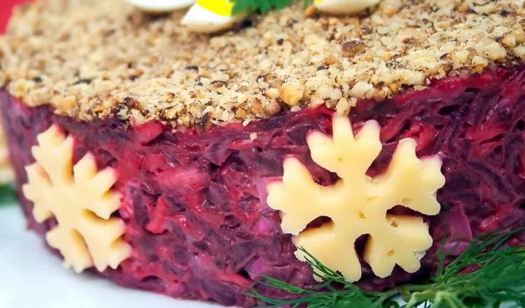 beetroot salad with garlic and cheese