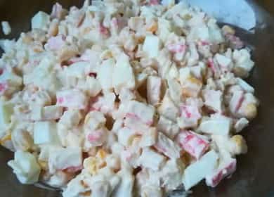 How to learn how to cook a delicious salad with crab sticks and apple 🍎