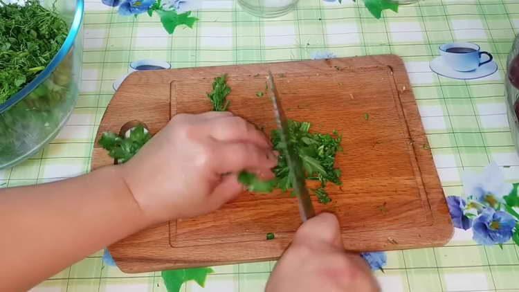 finely chop the greens