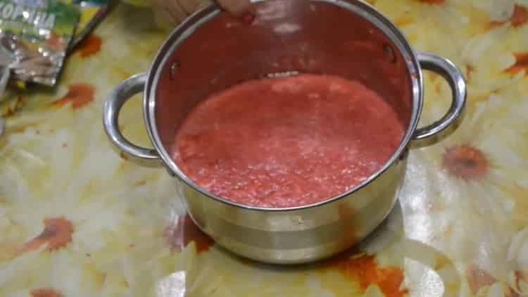 Cocinar salsa de grosella roja