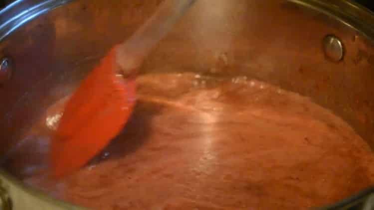 hervir los ingredientes para la salsa