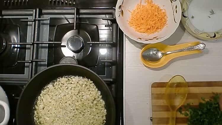 Tostadas, freír las cebollas