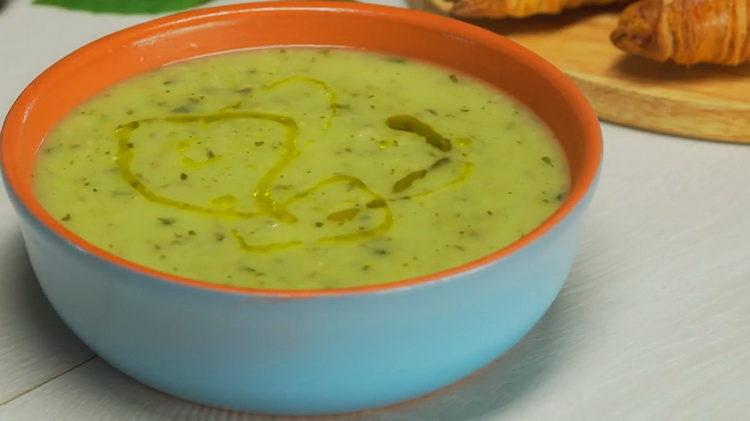 Delicious and healthy zucchini soup puree