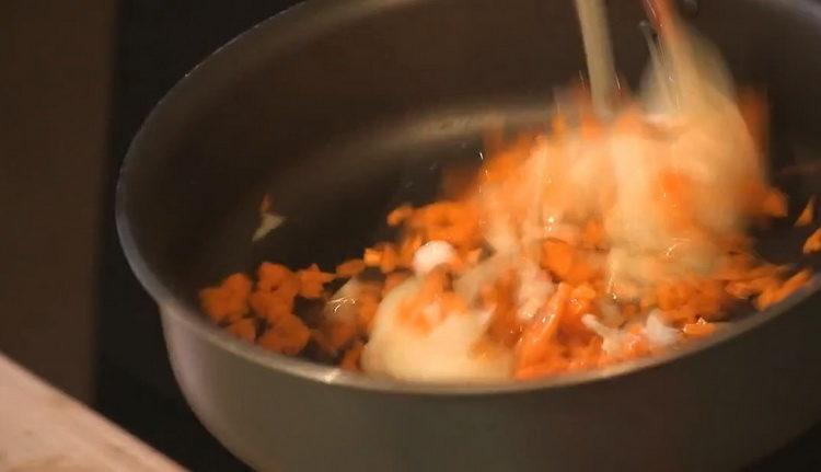 Fry vegetables for cooking