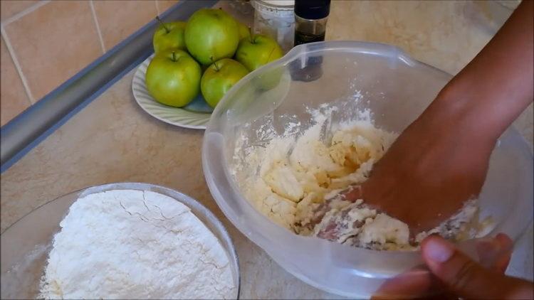 Mezcla los ingredientes para cocinar.