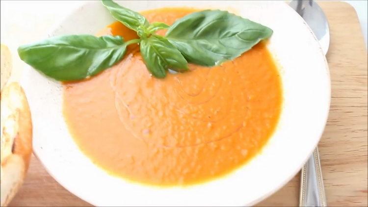 soupe de tomates en purée