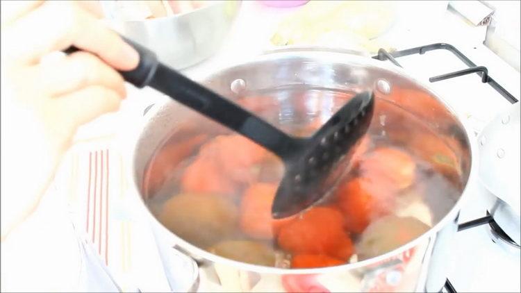 Blanquear tomates para cocinar