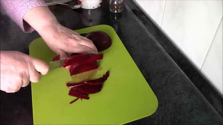 chop the beets in strips