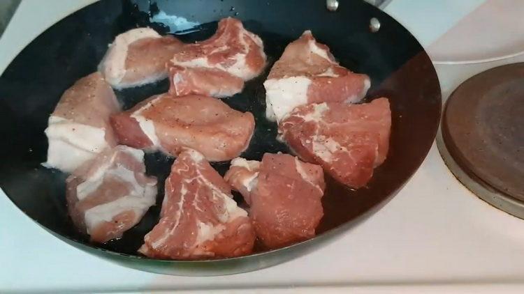 To cook, fry the meat
