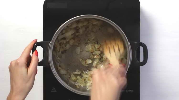 freír la cebolla hasta que esté dorada