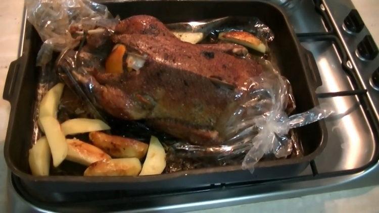 Cómo aprender a cocinar un delicioso pato con naranjas en el horno