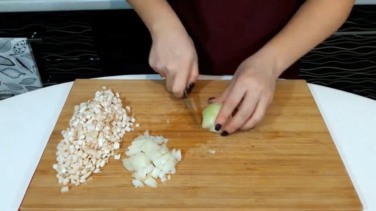 Para cocinar, picar cebolla