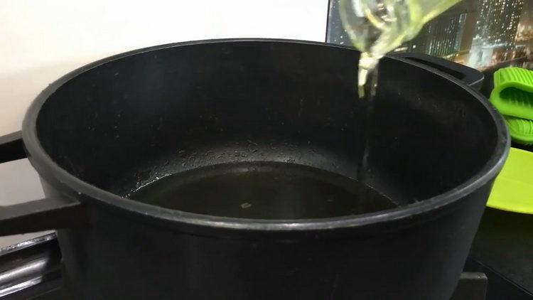 Heat oil to cook