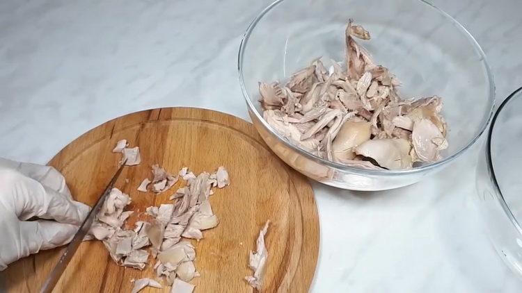 Pour la cuisson, hachez la viande