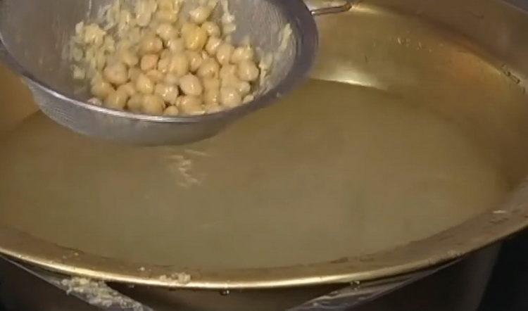 Enjuaga los garbanzos para cocinar