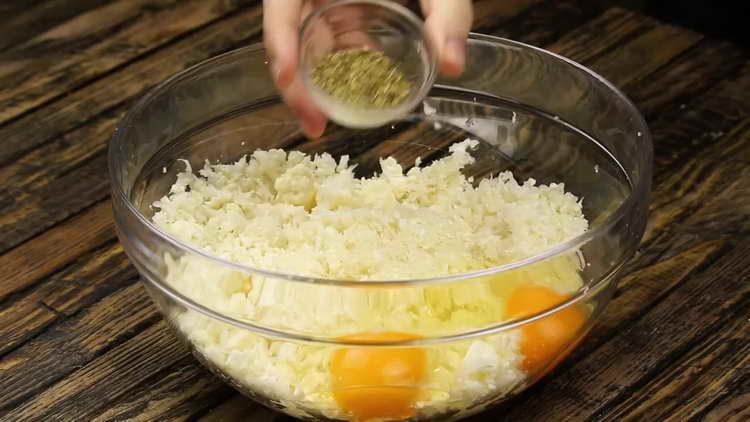 mezclar coliflor con huevo